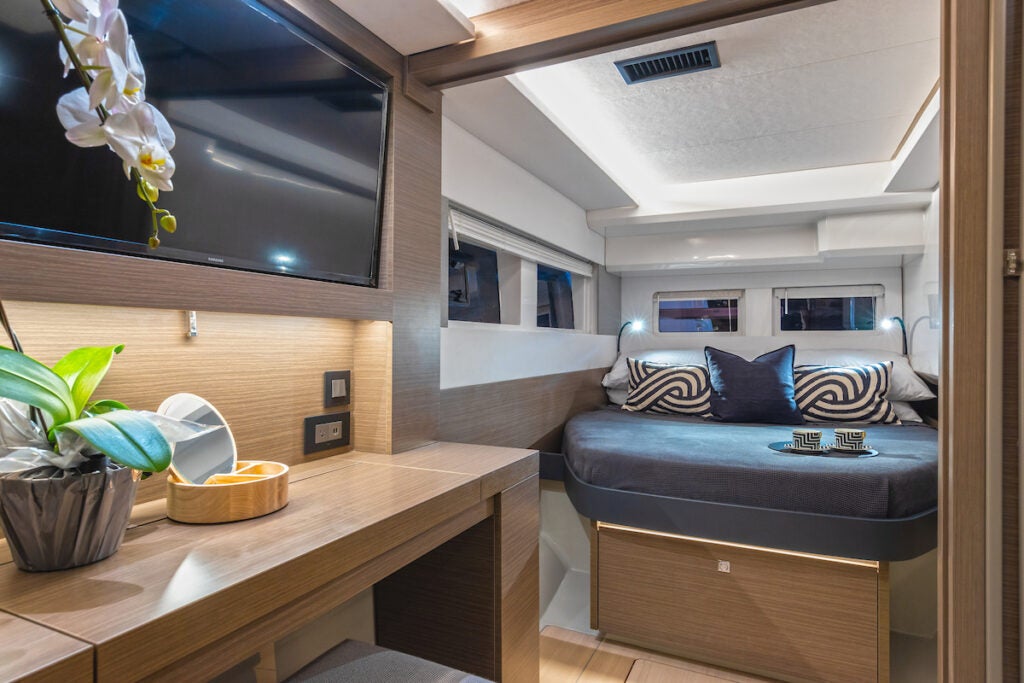 Leopard 40 Powercat owner cabin