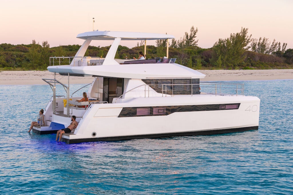 Leopard 40 Powercat dusk
