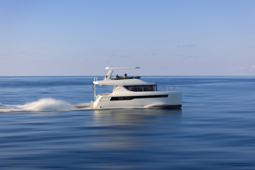Leopard 40 Powercat Cruising