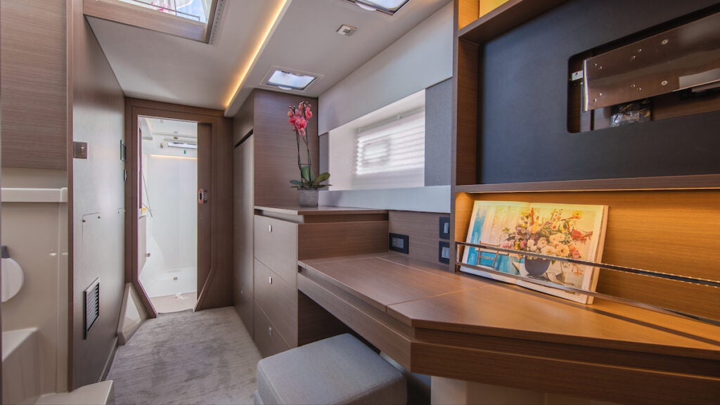 Leopard 42 Owner Suite