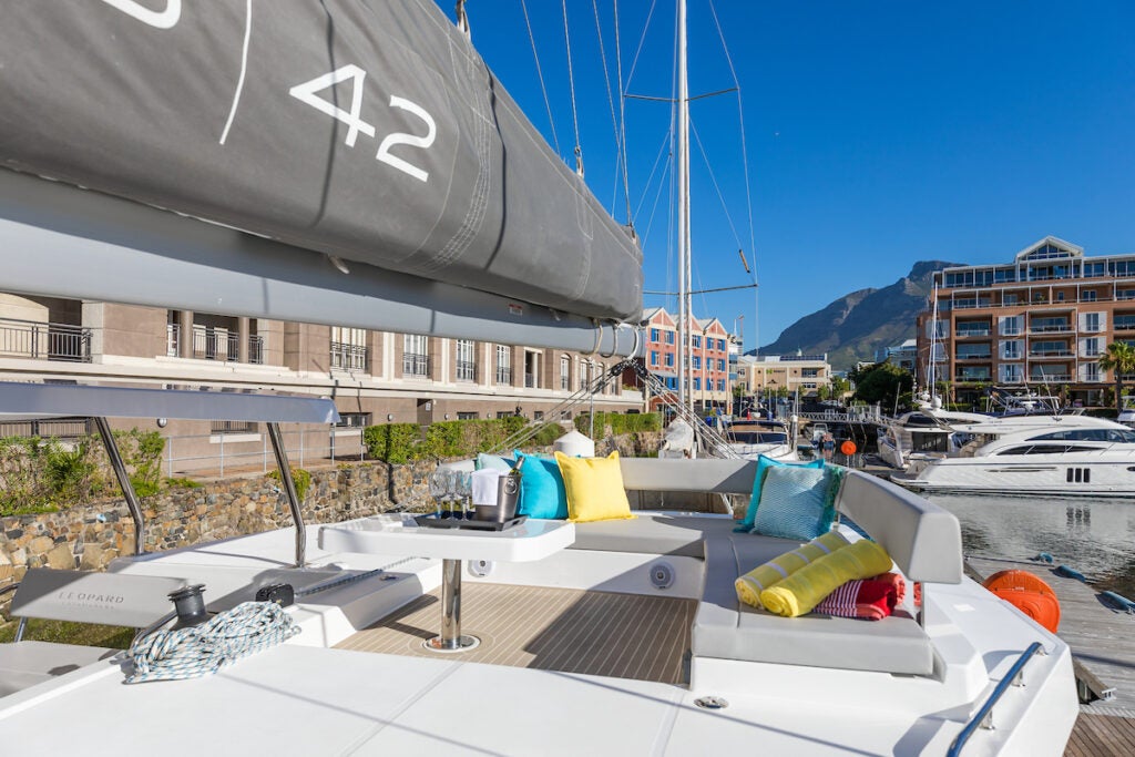 Leopard 42 Lounge