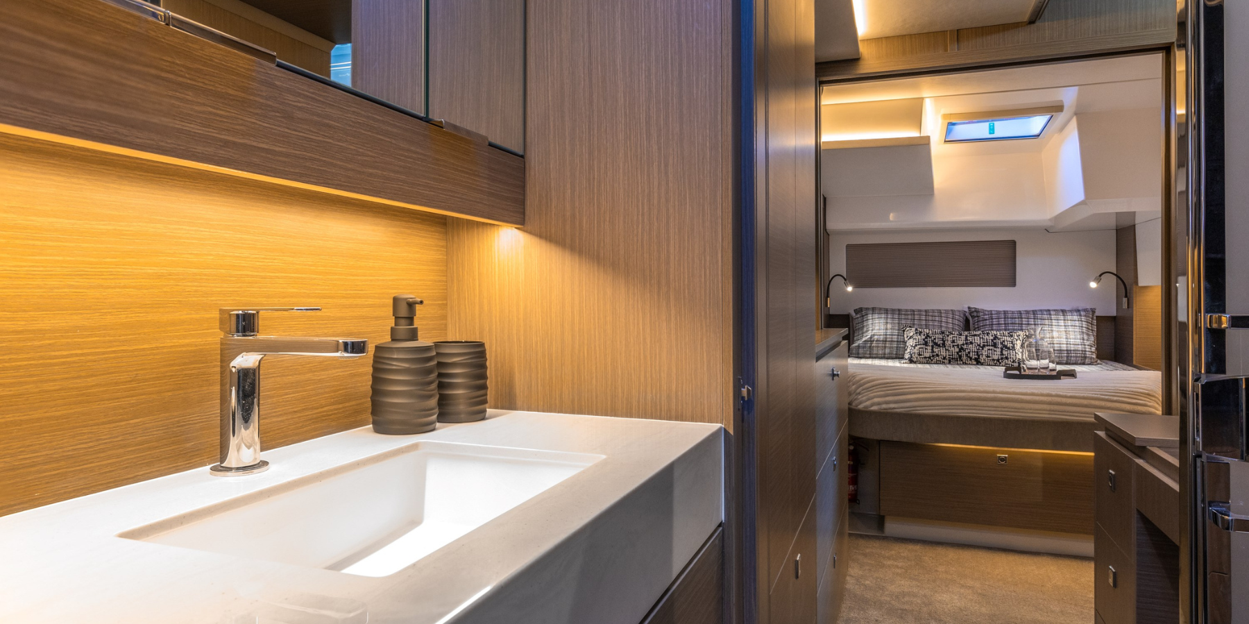 Leopard 46 Sailing Catamaran: Interior Layouts, New Features and Hybrid ...