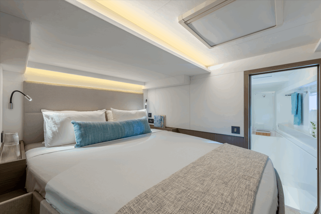 Leopard 52 Guest Cabin