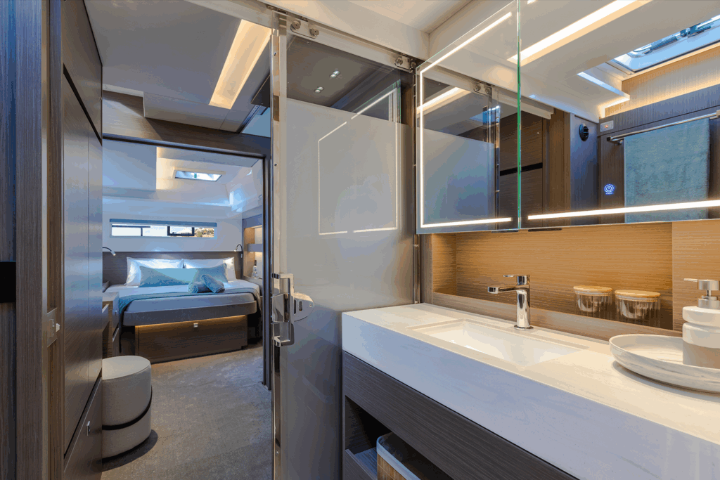 Leopard 52 Owner Suite