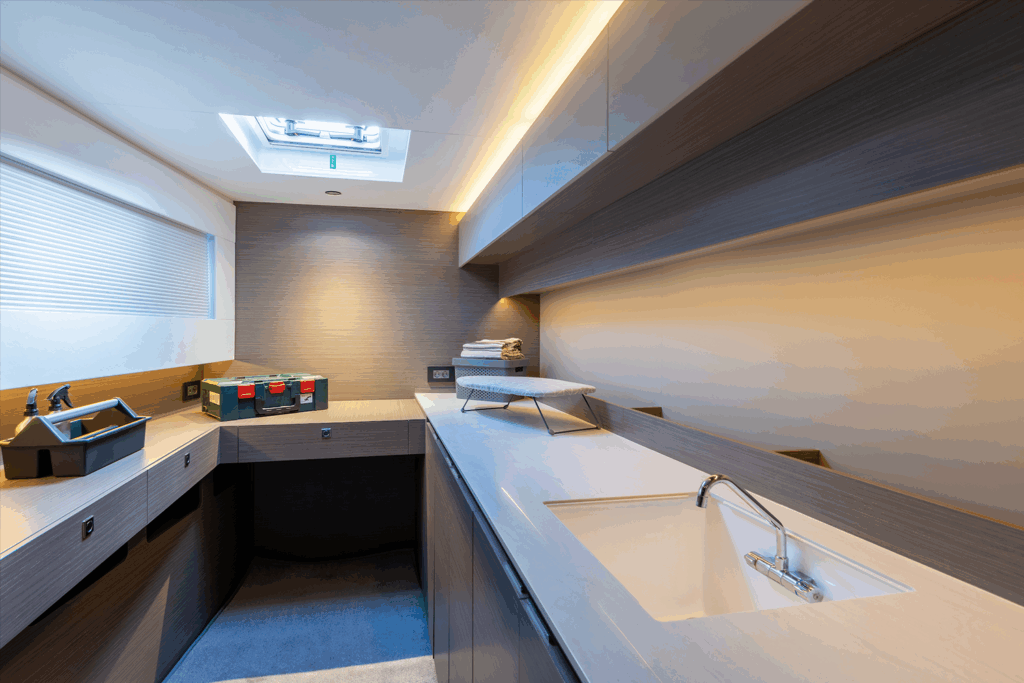 Leopard 52 Utility Room