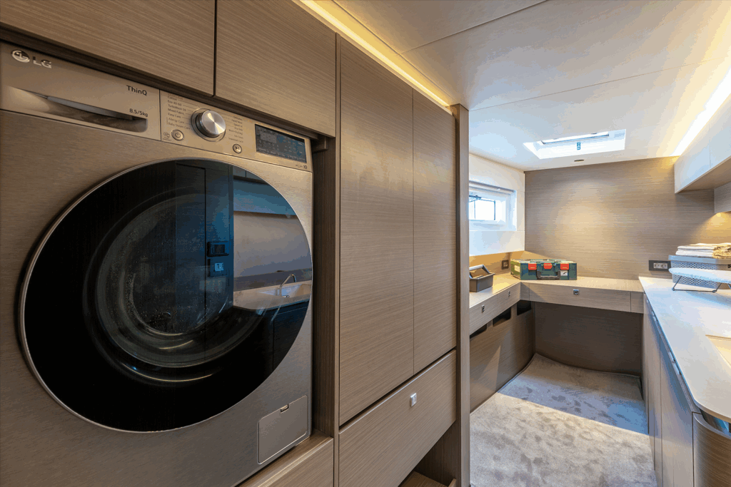 Leopard 52 Utility Room